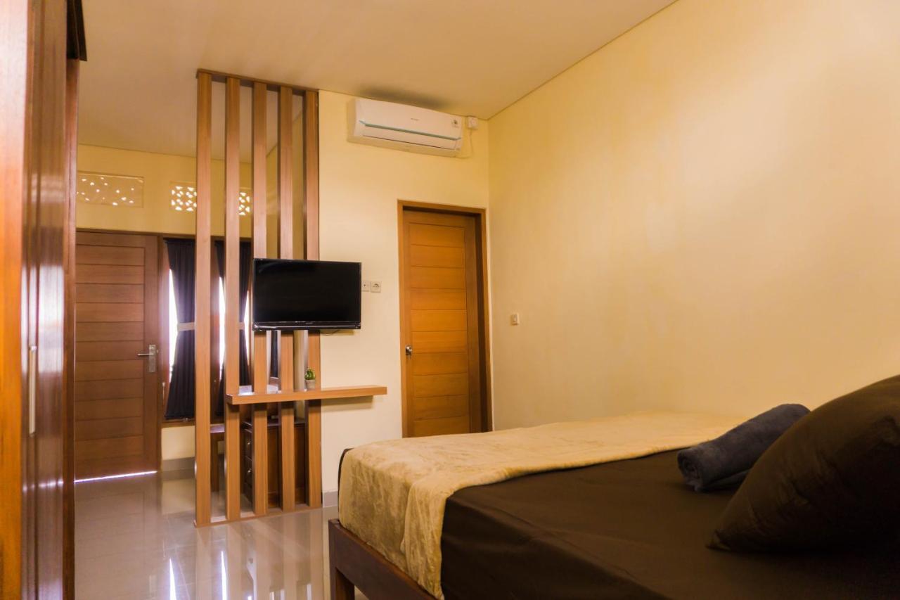 Cakra House Hotel Dempasar Exterior foto
