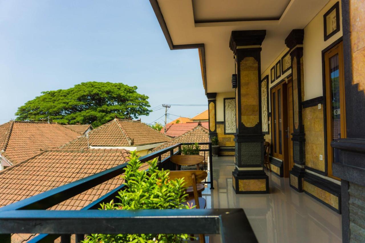 Cakra House Hotel Dempasar Exterior foto