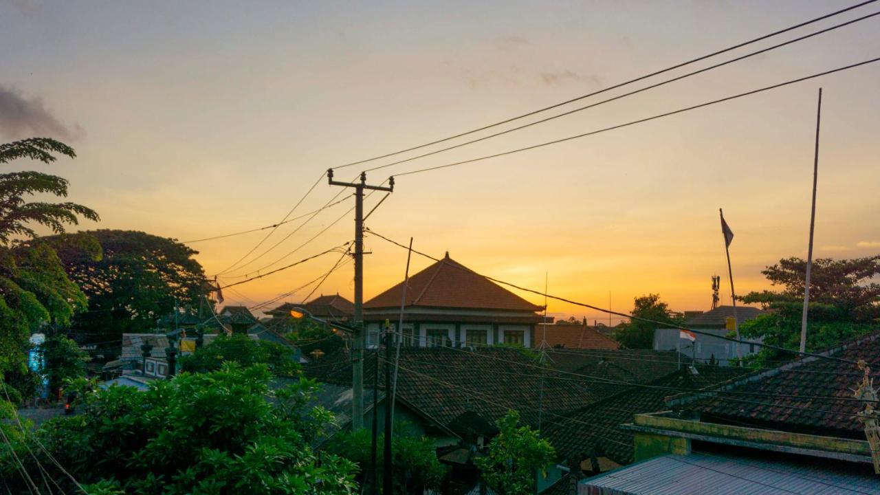 Cakra House Hotel Dempasar Exterior foto